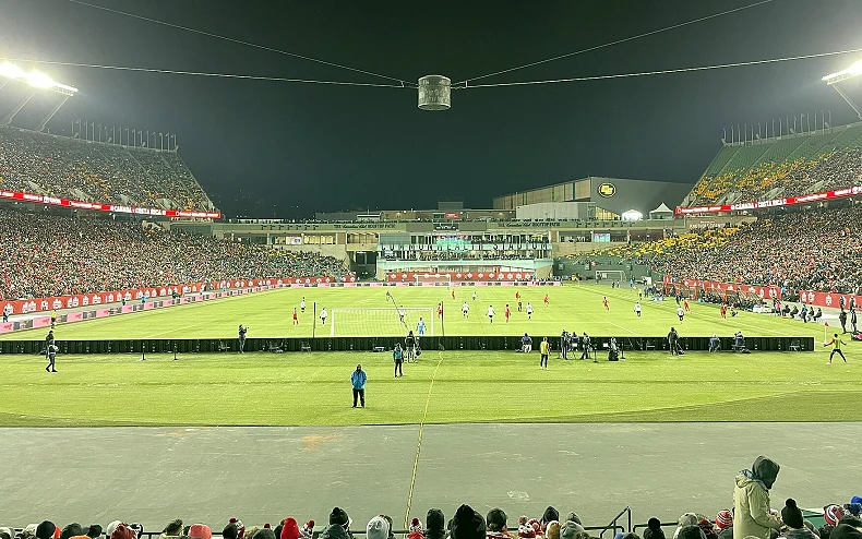 夜赛灯光下的点球点与禁区（主罚顺序为什么不能只按技术排）